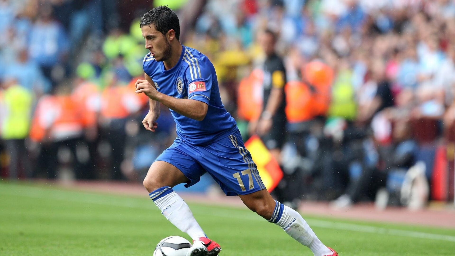 切尔西未能打破卡拉巴赫防线,2-2战平未能锁定胜局,切尔西2比2巴萨全场